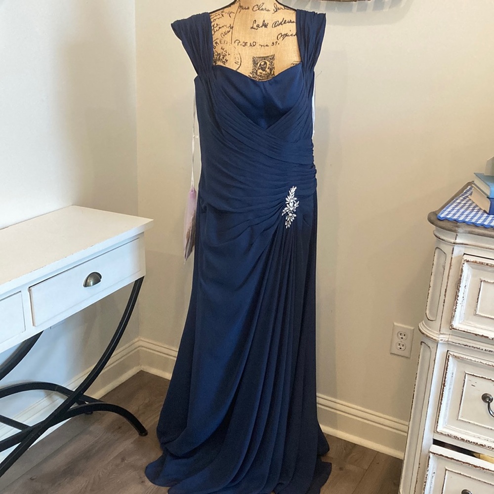 Alyce Navy blue mother of the bride or groom size 16 floor length NWT beautiful
